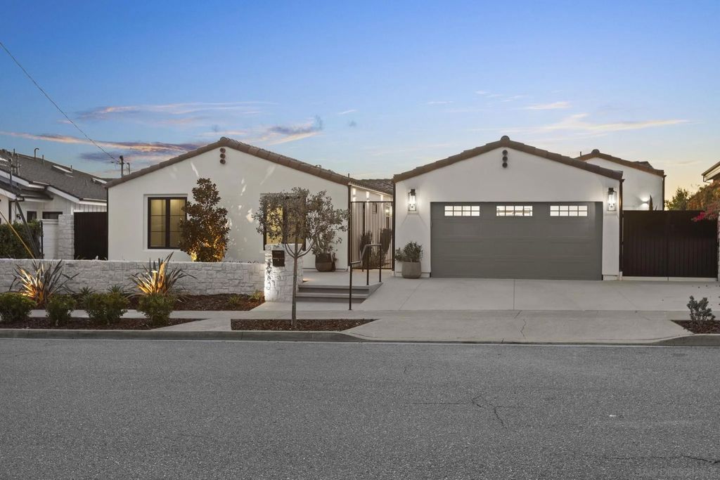 Photo of 3080 Lloyd St, San Diego, CA 92117 (MLS # 260003020)