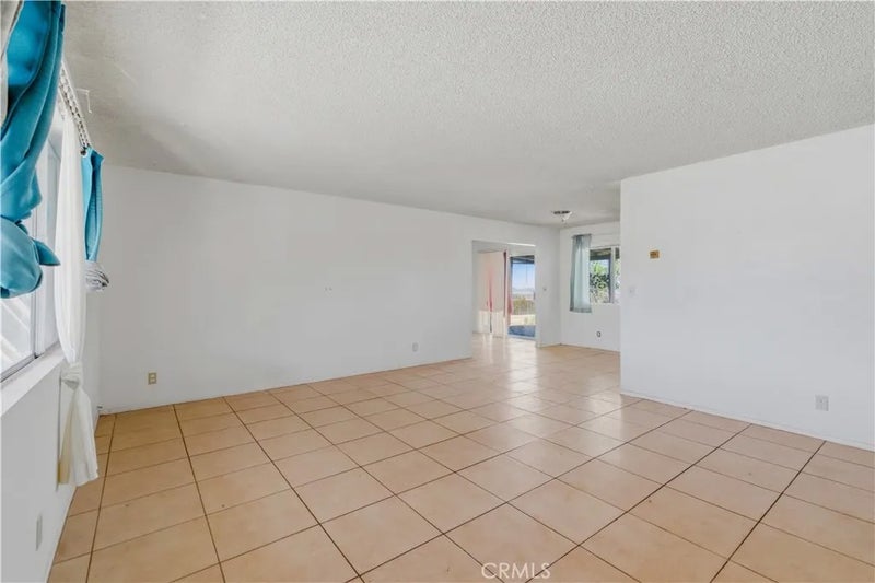 7273 Sunny Vista