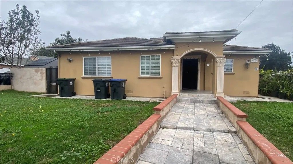 Photo of 917 S Pacific Ave, Santa Ana, CA 92703 (MLS # PW26003353)