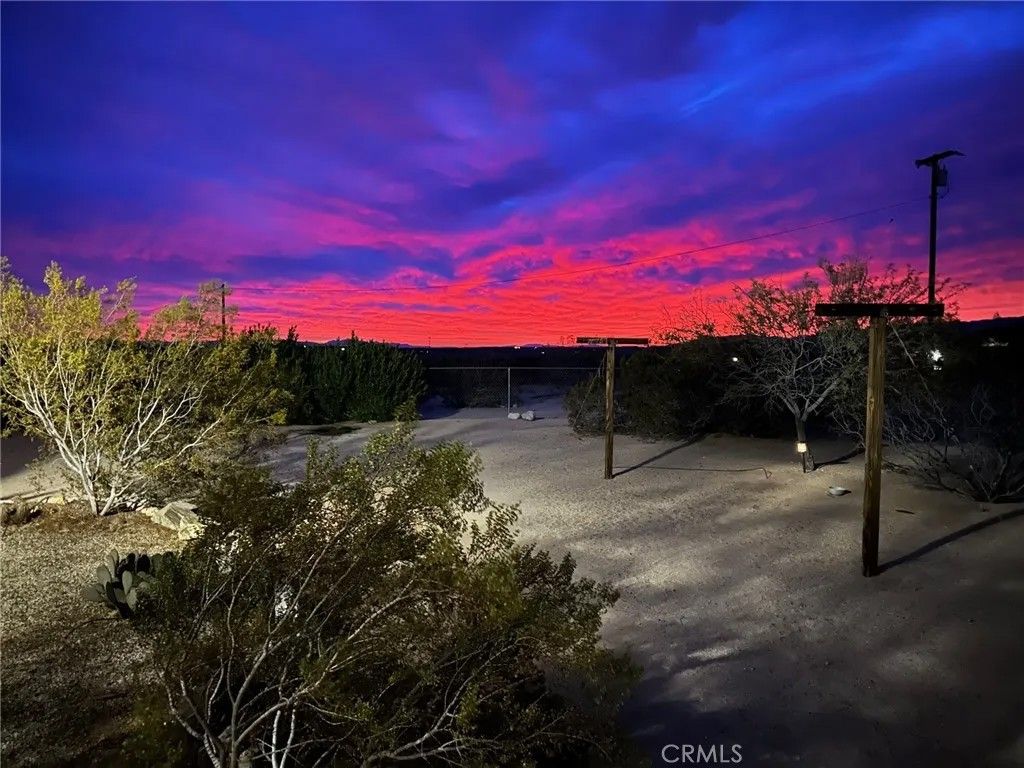 Photo of 1040 Jackalope Avenue, Joshua Tree, CA 92252 (MLS # TR26077442)