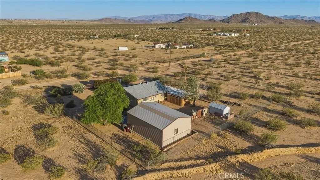 Photo of 1040 Jackalope Avenue, Joshua Tree, CA 92252 (MLS # TR26077442)