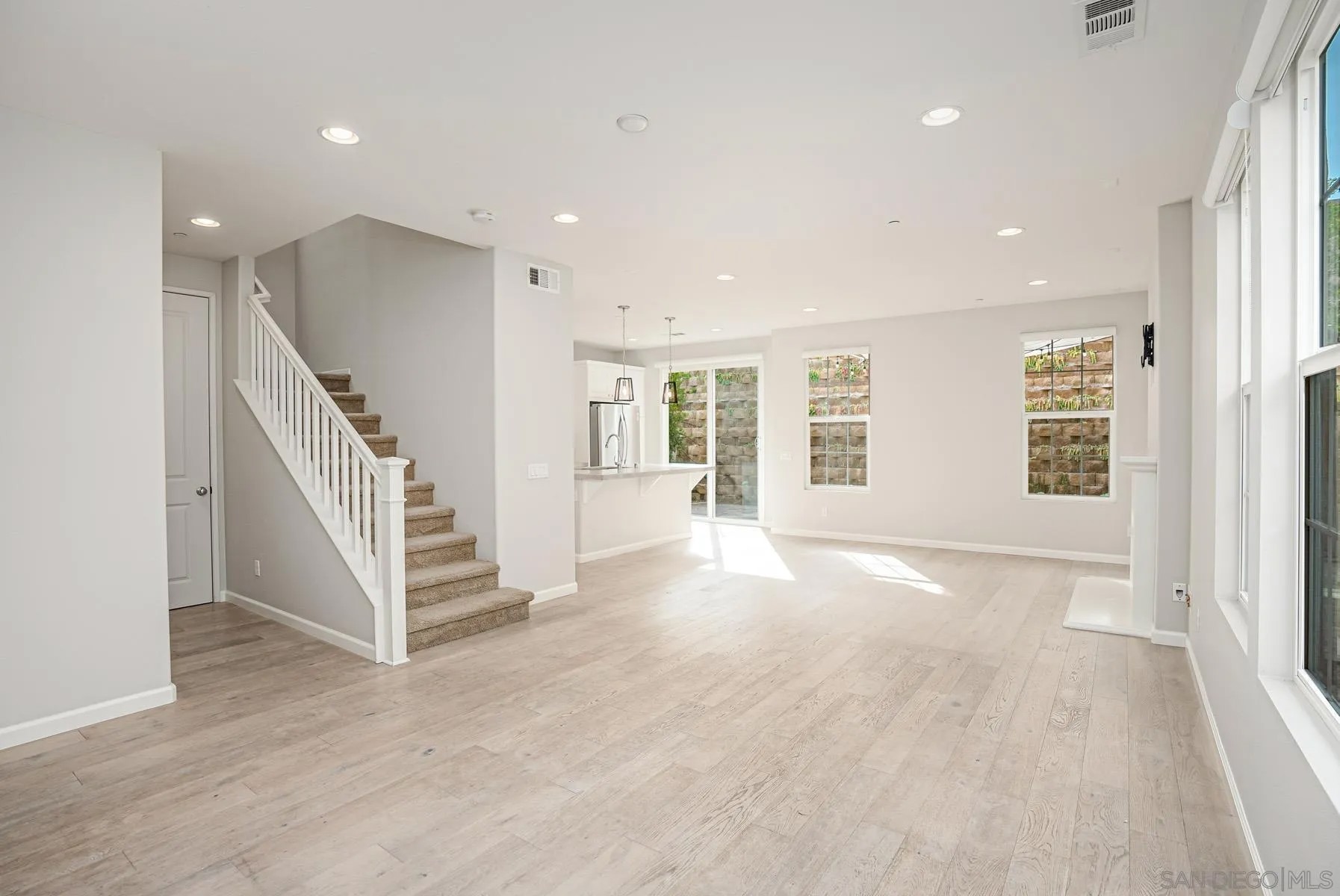11355 Copperleaf
