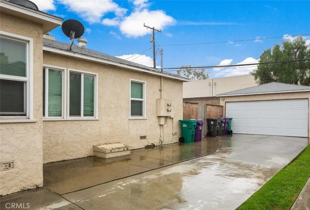 Photo of 2411 Termino Ave, Long Beach, CA 90815 (MLS # OC26017606)