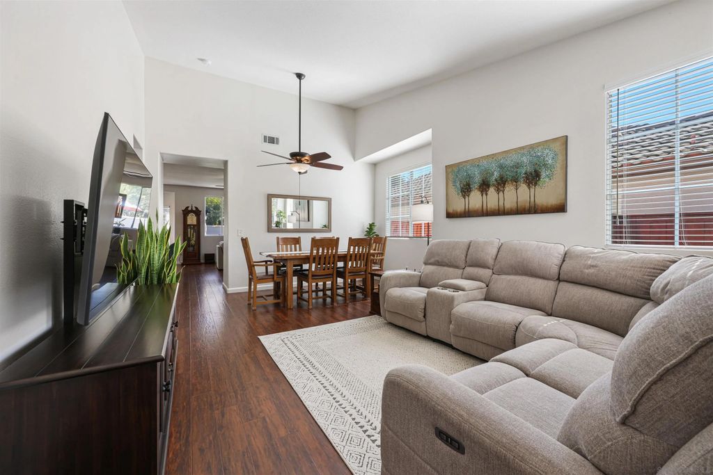 Photo of 924 Glendora Dr, Oceanside, CA 92057 (MLS # 260004871)