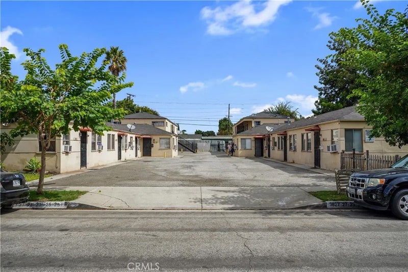 3823 Walnut