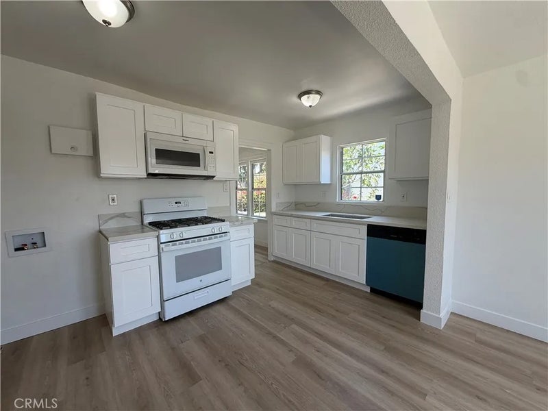 712 E 82nd
