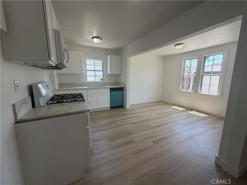 712 E 82nd