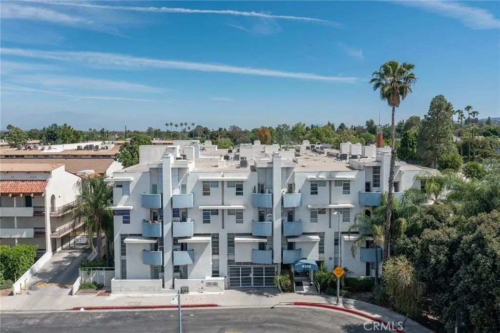 Photo of 5350 White Oak Ave #413, Encino, CA 91316 (MLS # SR26061027)