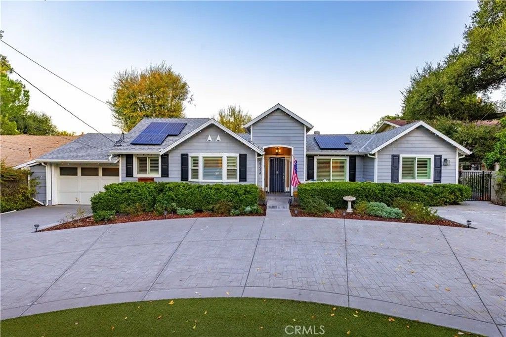 Photo of 24344 Valley St, Newhall, CA 91321 (MLS # SR25273602)