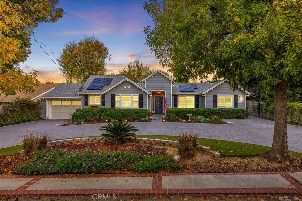 Photo of 24344 Valley St, Newhall, CA 91321 (MLS # SR25273602)