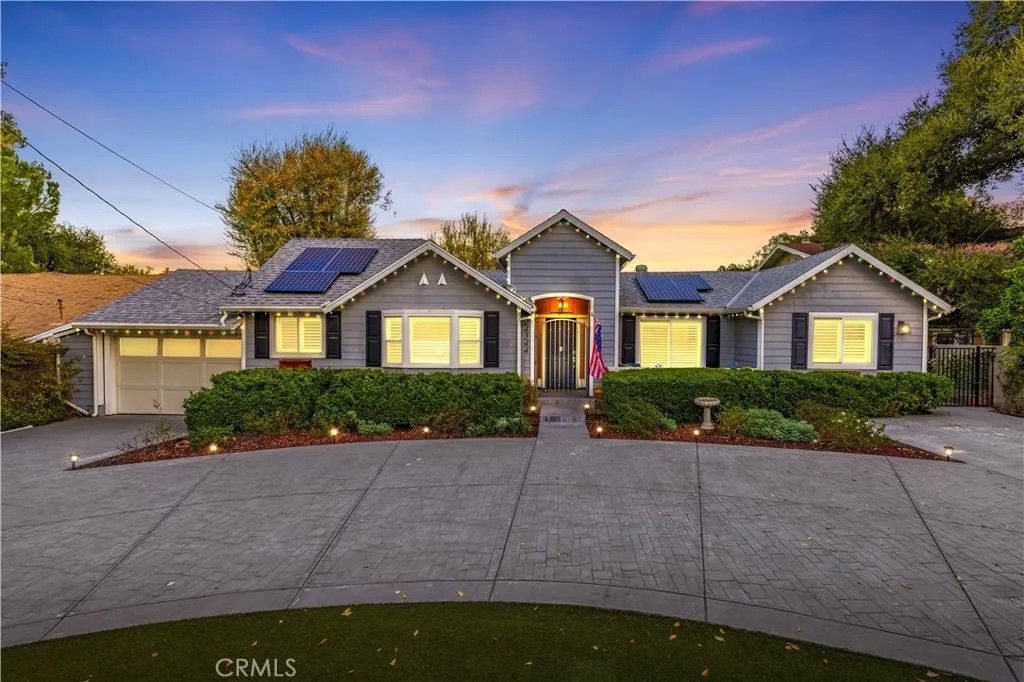 Photo of 24344 Valley St, Newhall, CA 91321 (MLS # SR25273602)