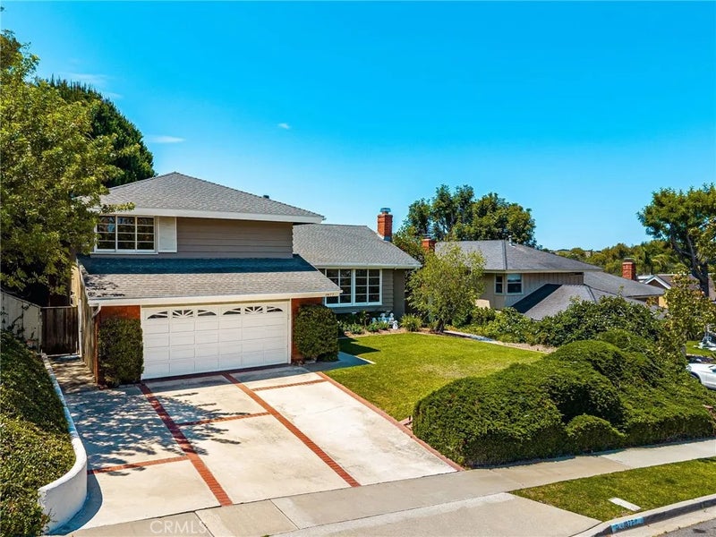 1877 Swan Circle