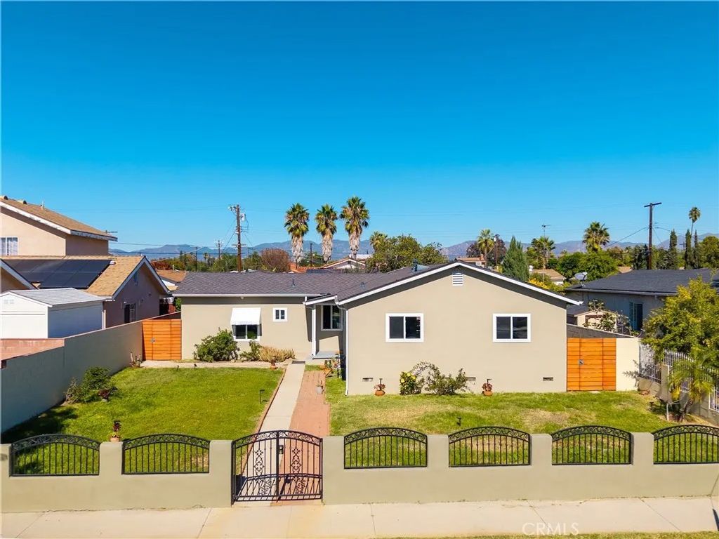 Photo of 13069 Strathern Street, North Hollywood, CA 91605 (MLS # SR25246435)