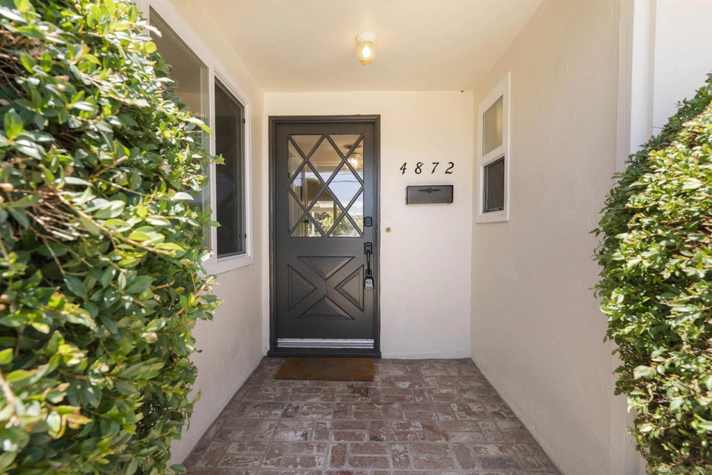 Photo of 4872 Mount Almagosa Dr, San Diego, CA 92111 (MLS # 260013512)