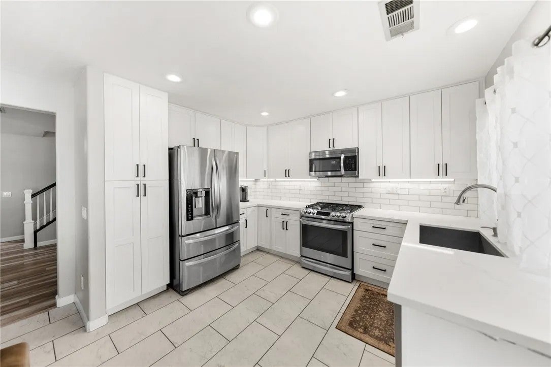 26840 Redwood