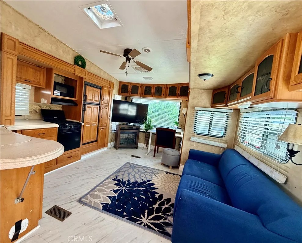 827 Deerwood