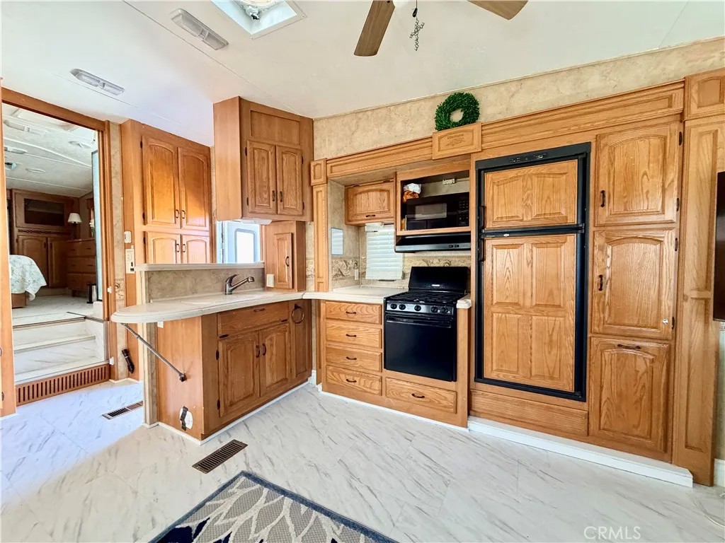 827 Deerwood