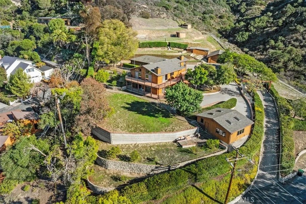 Photo of 4 Castle Rock Way, Laguna Beach, CA 92651 (MLS # OC25252023)