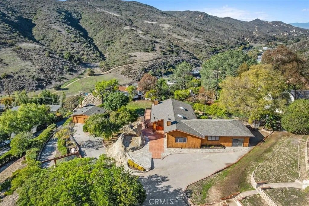 Photo of 4 Castle Rock Way, Laguna Beach, CA 92651 (MLS # OC25252023)