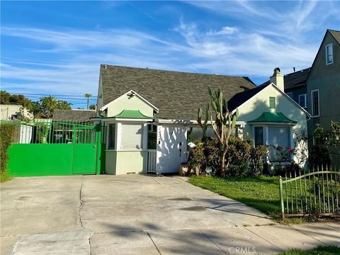 Photo of 1128 S Citrus Avenue, Los Angeles, CA 90019 (MLS # PW26044868)