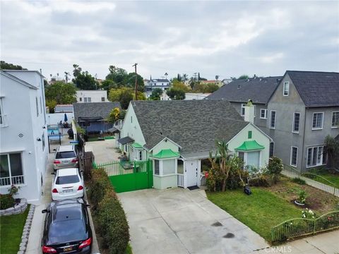 Photo of 1128 S Citrus Avenue, Los Angeles, CA 90019 (MLS # PW26044868)