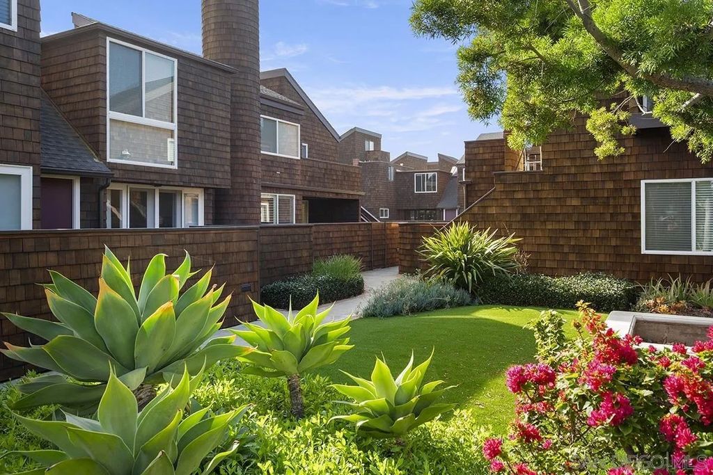 Photo of 325 S Sierra Ave #25, Solana Beach, CA 92075 (MLS # 250045375)