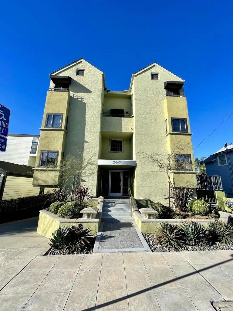 2442 Union Street 2N 2S