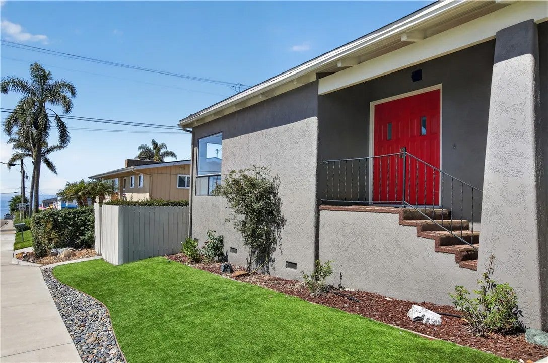 901 Visalia Street