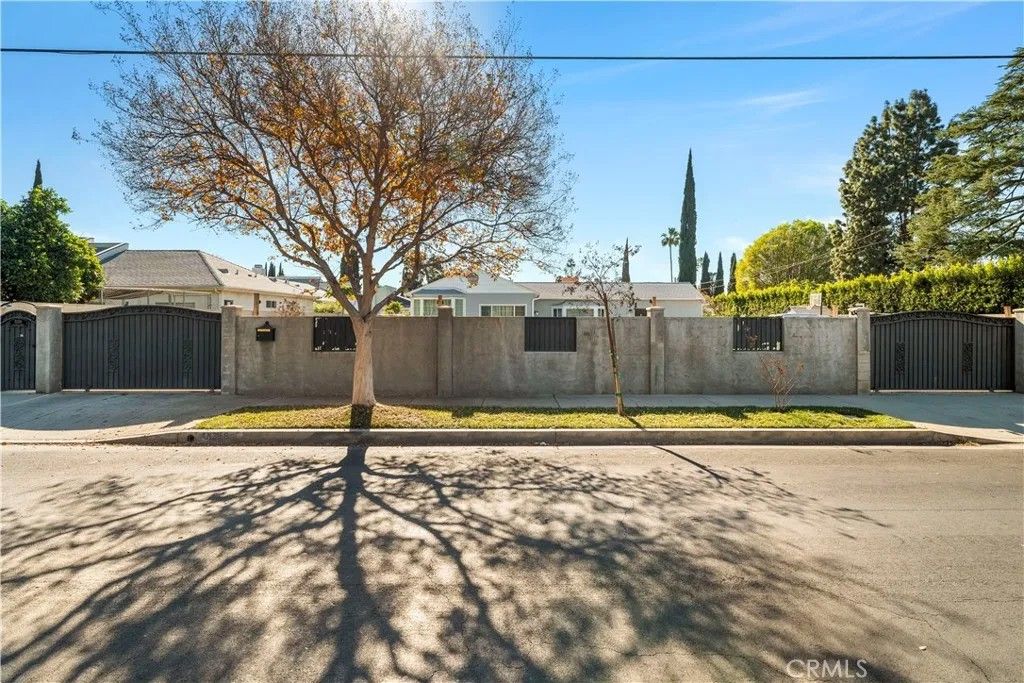 Photo of 15358 Cohasset, Van Nuys, CA 91406 (MLS # SR26012204)