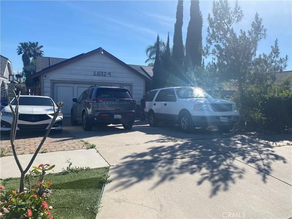 Photo of 16329 Elaine Dr, Fontana, CA 92336 (MLS # IV26059320)