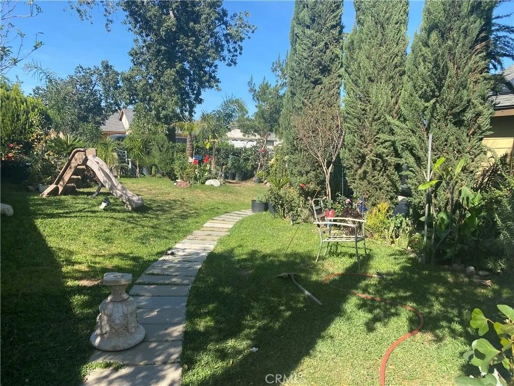 Photo of 16329 Elaine Dr, Fontana, CA 92336 (MLS # IV26059320)