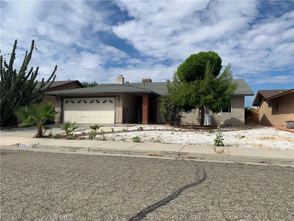Photo of 685 Holly Dr, Hemet, CA 92543 (MLS # IV25279866)