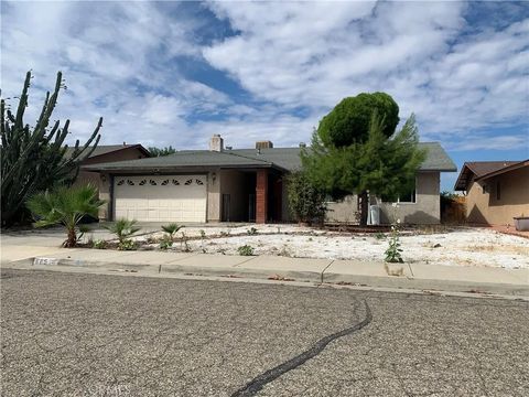 Photo of 685 Holly Dr, Hemet, CA 92543 (MLS # IV25279866)