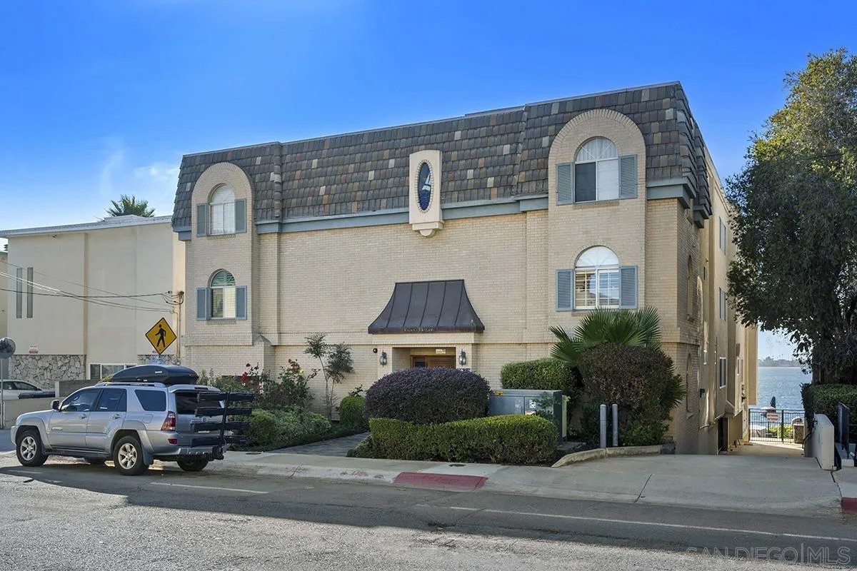 3828 Riviera Dr 2B