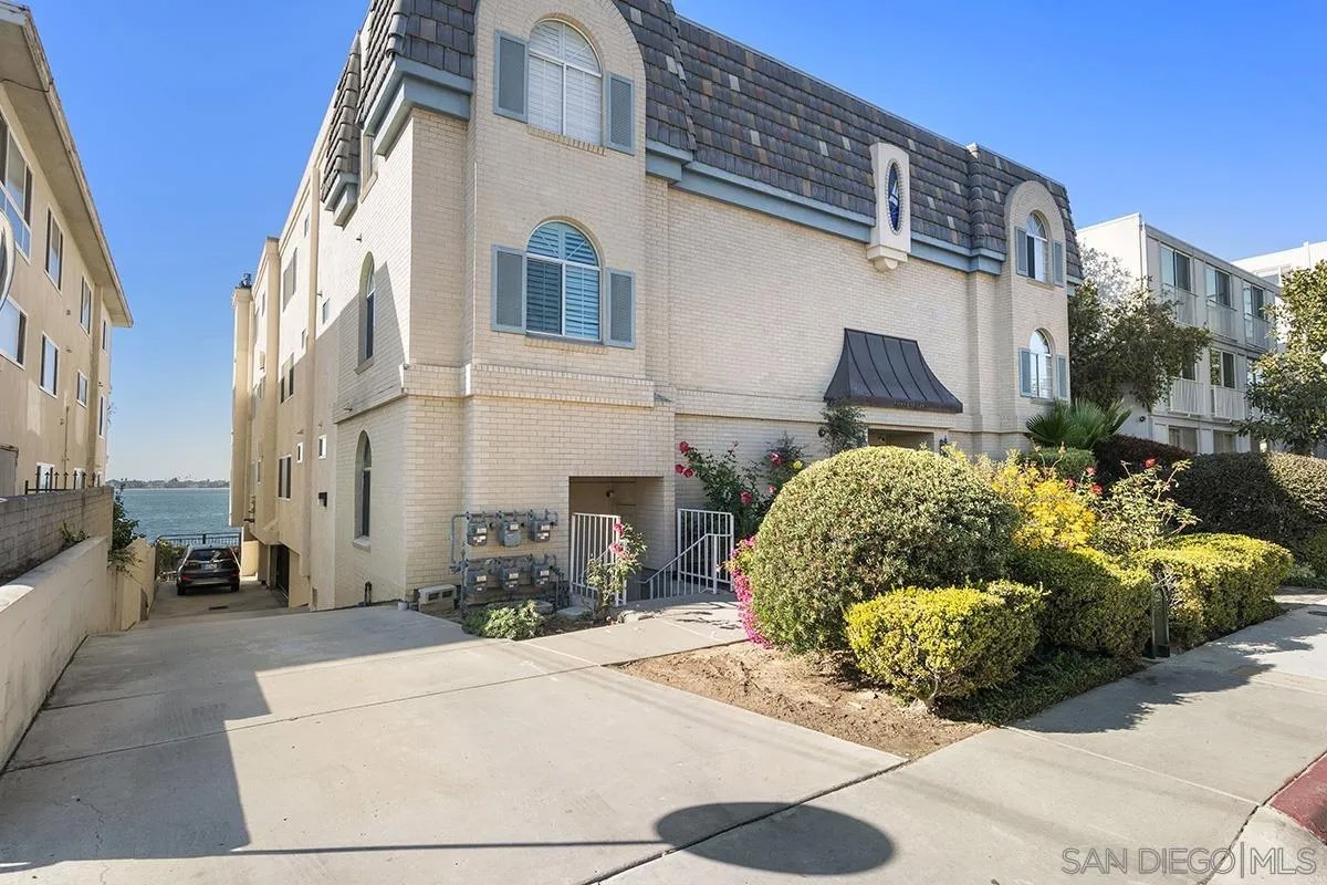 3828 Riviera Dr 2B