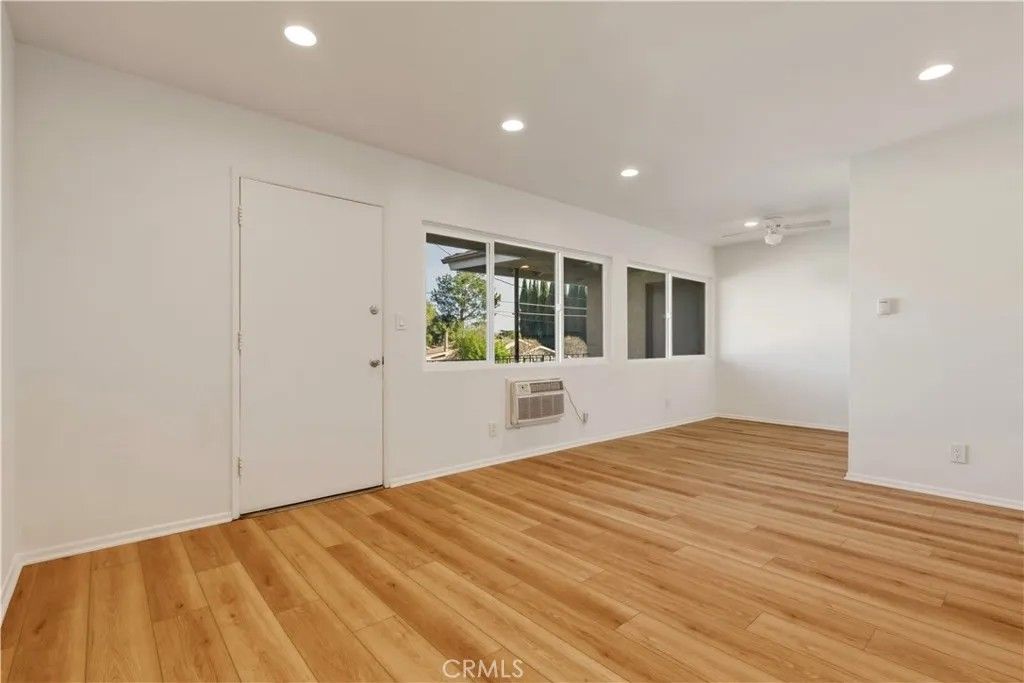 Photo of 22862 15th Street, Newhall, CA 91321 (MLS # SR26058726)