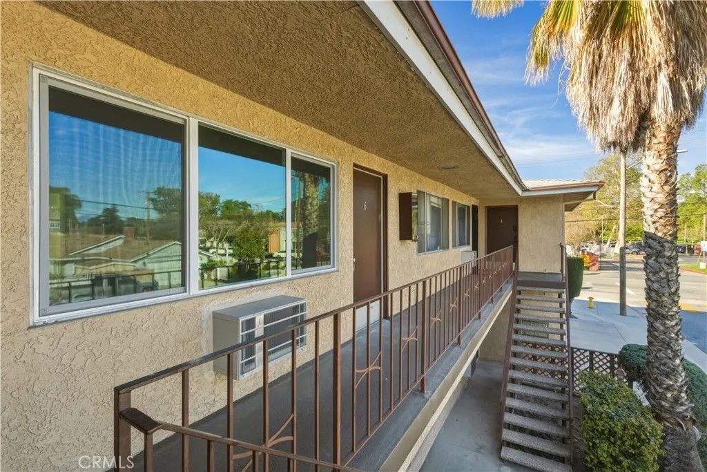 Photo of 22862 15th Street, Newhall, CA 91321 (MLS # SR26058726)