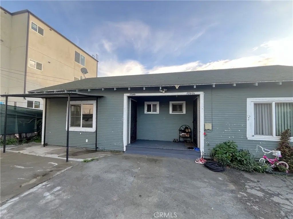 Photo of 1588 W 37th Street #1/2, Los Angeles, CA 90018 (MLS # SB25266350)