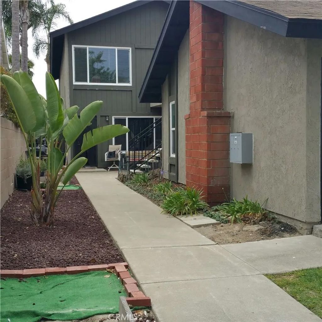 Photo of 228 Springfield Ave #C, Huntington Beach, CA 92648 (MLS # OC26016958)