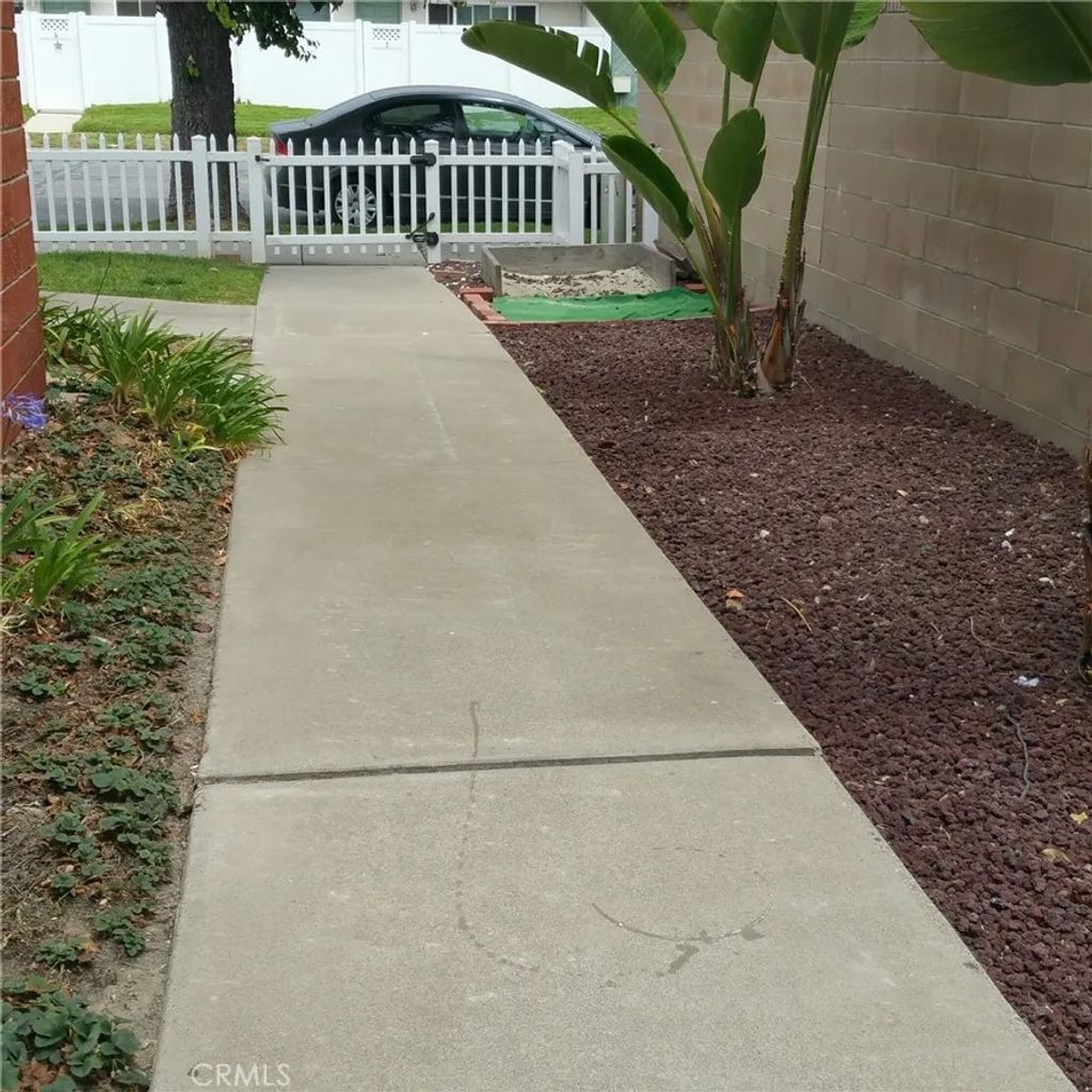 Photo of 228 Springfield Ave #C, Huntington Beach, CA 92648 (MLS # OC26016958)