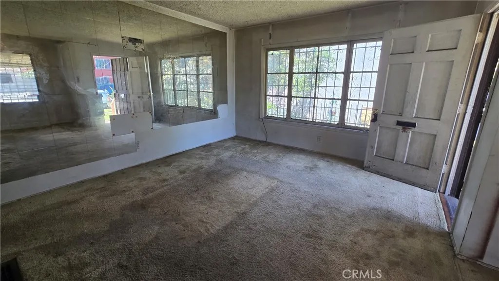 1605 E Orchard
