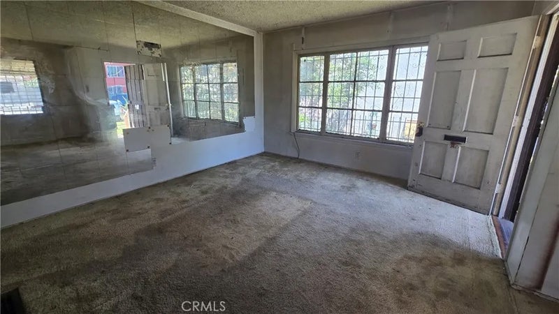 1605 E Orchard