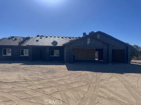 Photo of 15995 Venango Road, Apple Valley, CA 92307 (MLS # HD25274291)