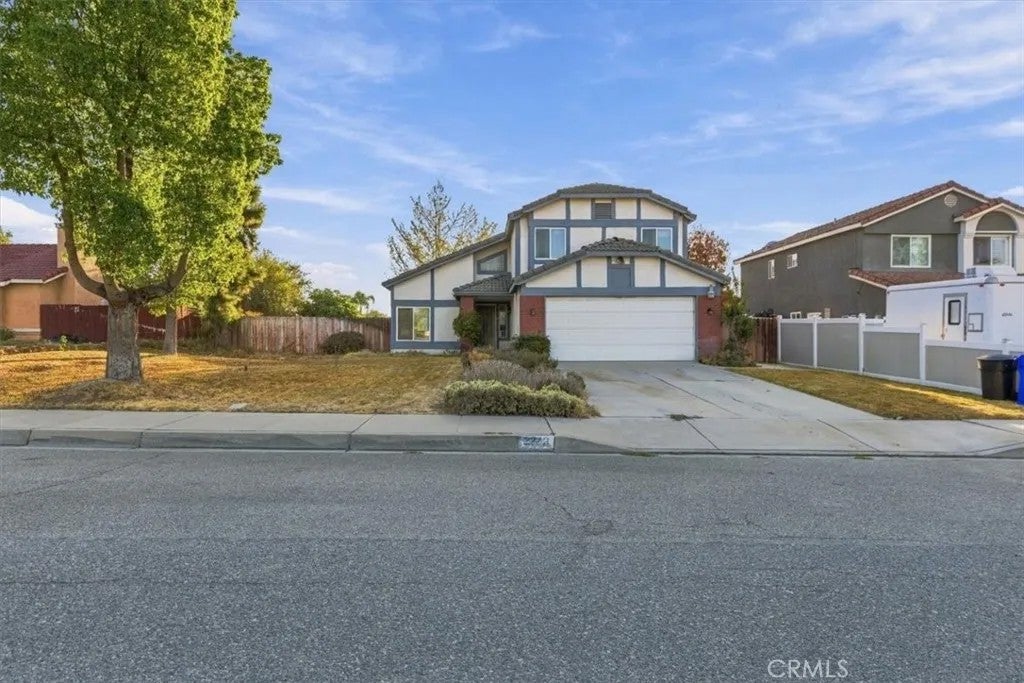 2243 N Maple