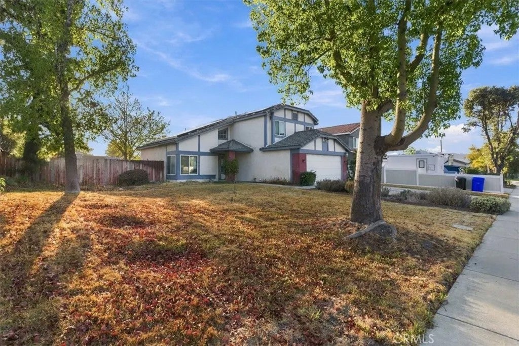 2243 N Maple