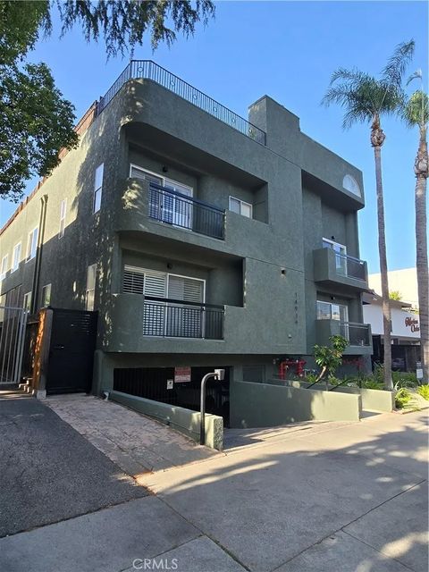 Photo of 14919 Dickens Street #105, Sherman Oaks, CA 91403 (MLS # SR26014394)