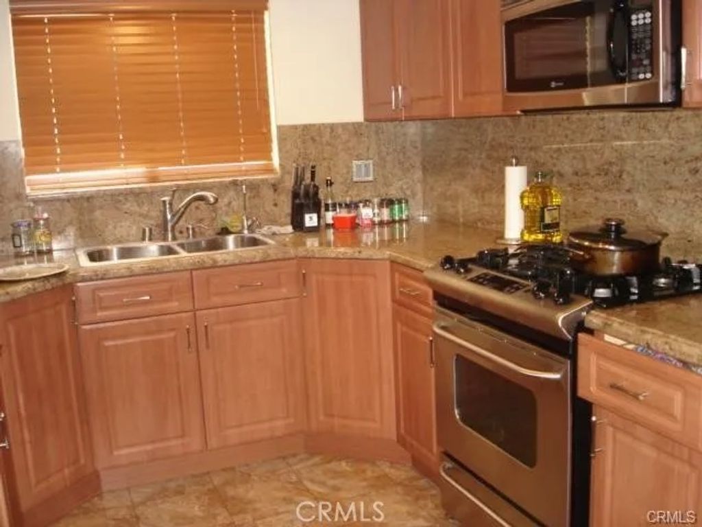 Photo of 14919 Dickens Street #105, Sherman Oaks, CA 91403 (MLS # SR26014394)