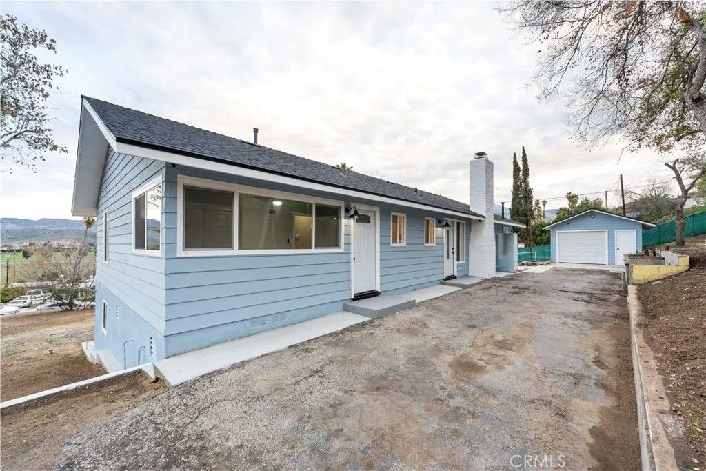 Photo of 44275 Hillcrest Lane, Hemet, CA 92544 (MLS # SW26001490)