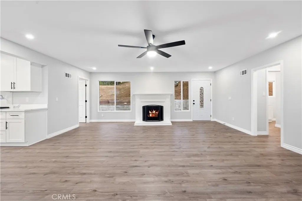 44275 Hillcrest Lane