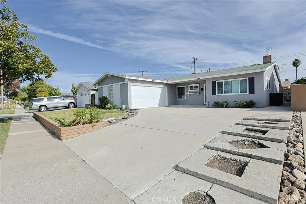 Photo of 695 N Milford St, Orange, CA 92867 (MLS # OC25267394)